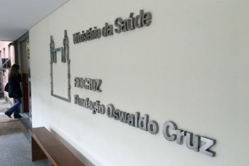 A sign for Fiocruz.